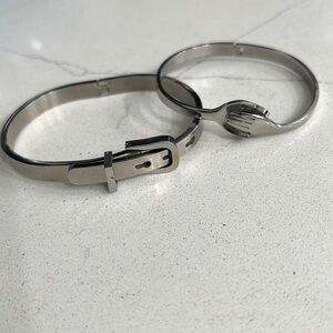 Bracelet set of 2 silver tone belt and hands